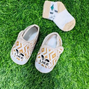 Baby Soft “LIKE” Shoes With Free Socks – Brown Pattern (0–12 Months)